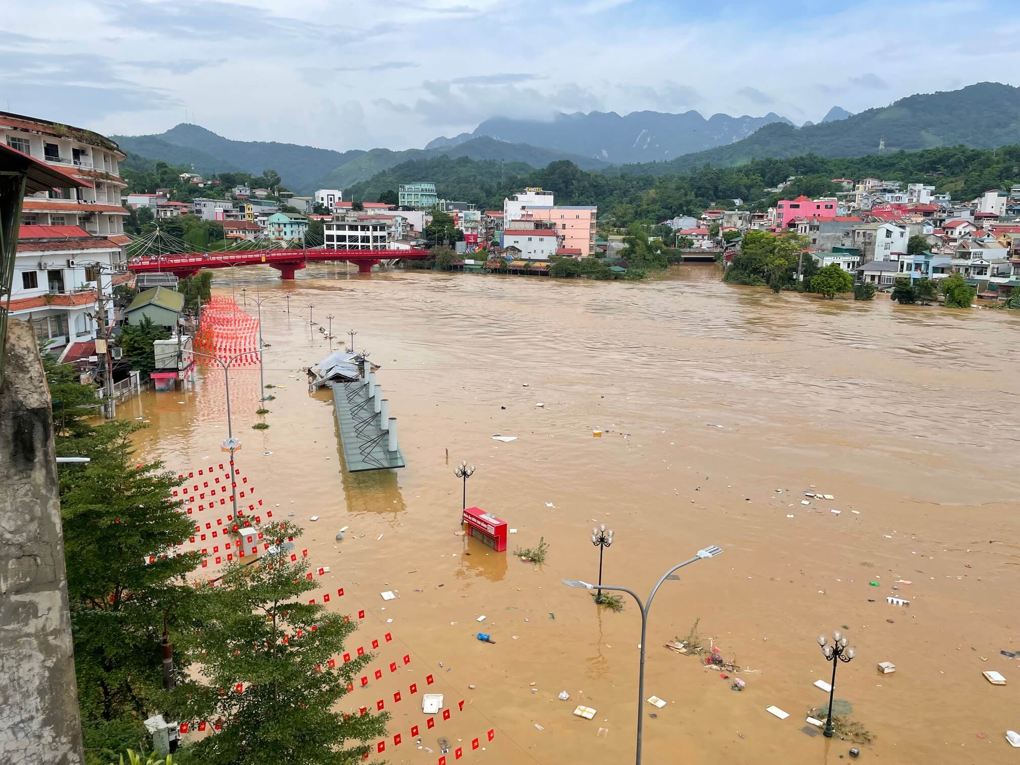 The Flooding of Cao Bằng - steven robert wind